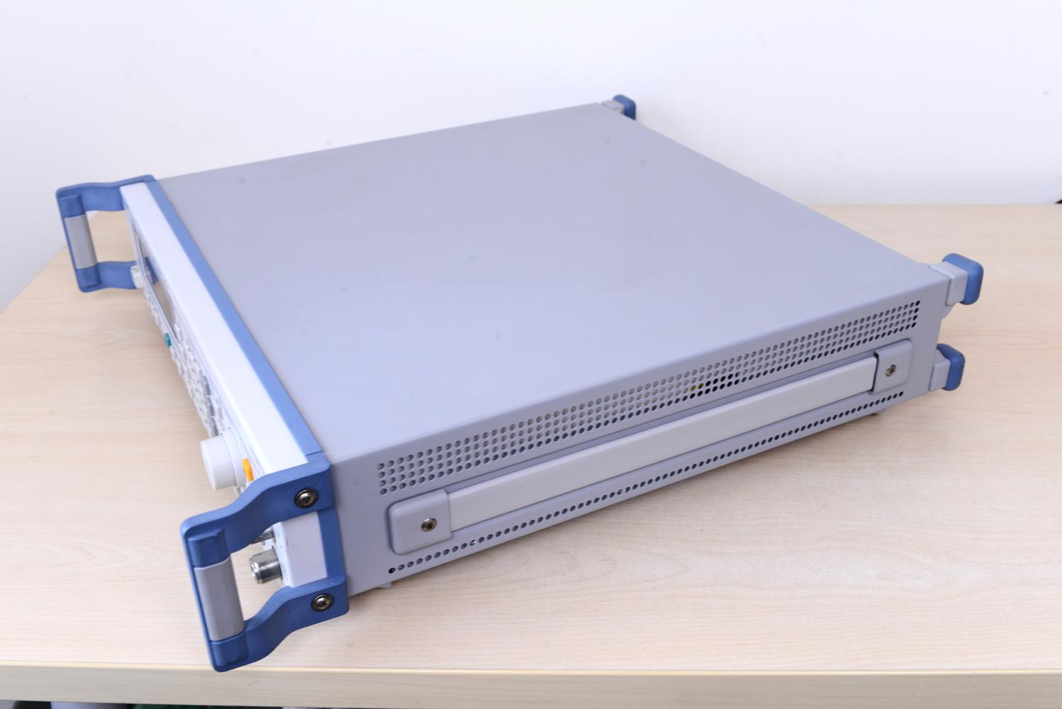 Генератор сигналов Rohde & Schwarz SML02